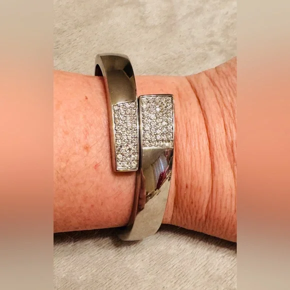 Lia Sophia “Debbie” Cut Crystal Silver Bracelet - Picture 6 of 6